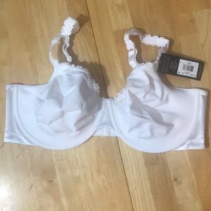NWT 42D White Bra 3Hooks in back